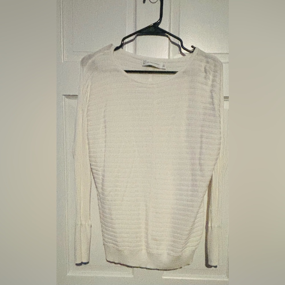 White New York and Co. women’s sweater size Large